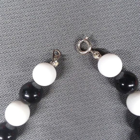 Vintage Black & White Bead Necklace - Picture 3 of 9
